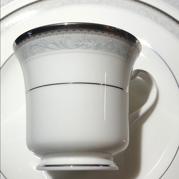 Noritake 5piece setting. Montvale Platinum pattern - Picture 3 of 5